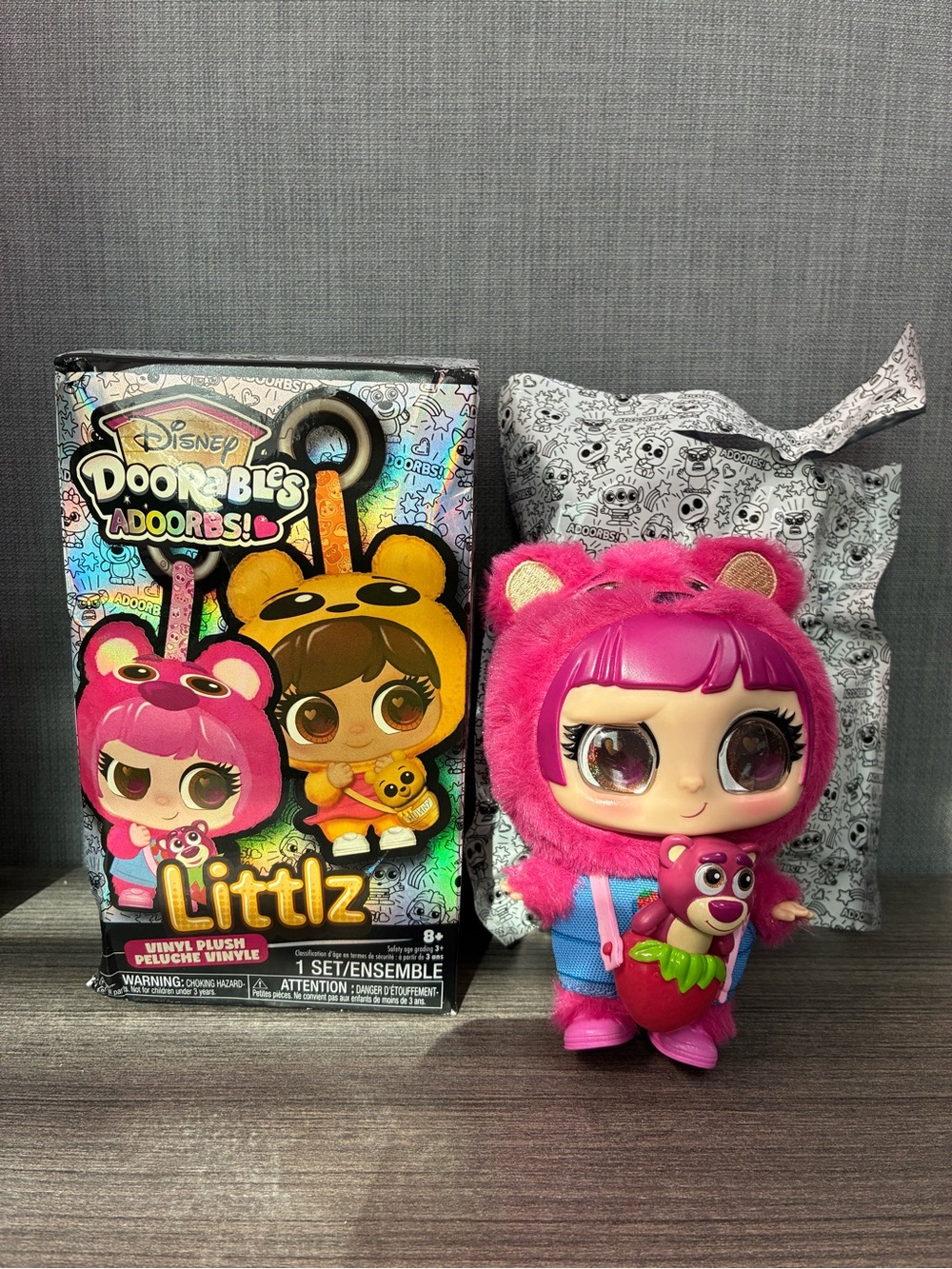 Disney Doorables Adoorbs Littlz Mystery Box Naomi bag charm